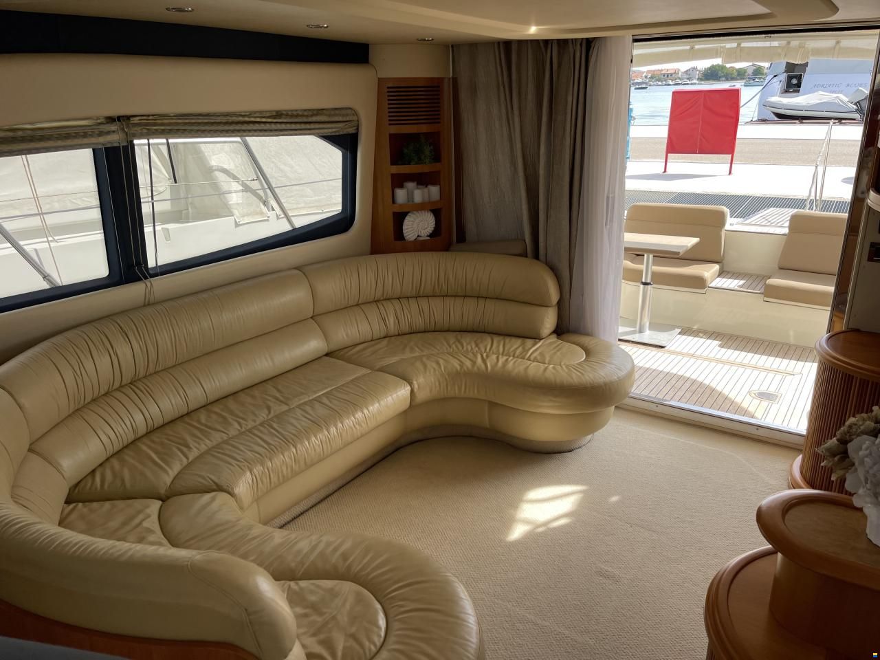 Azimut 46