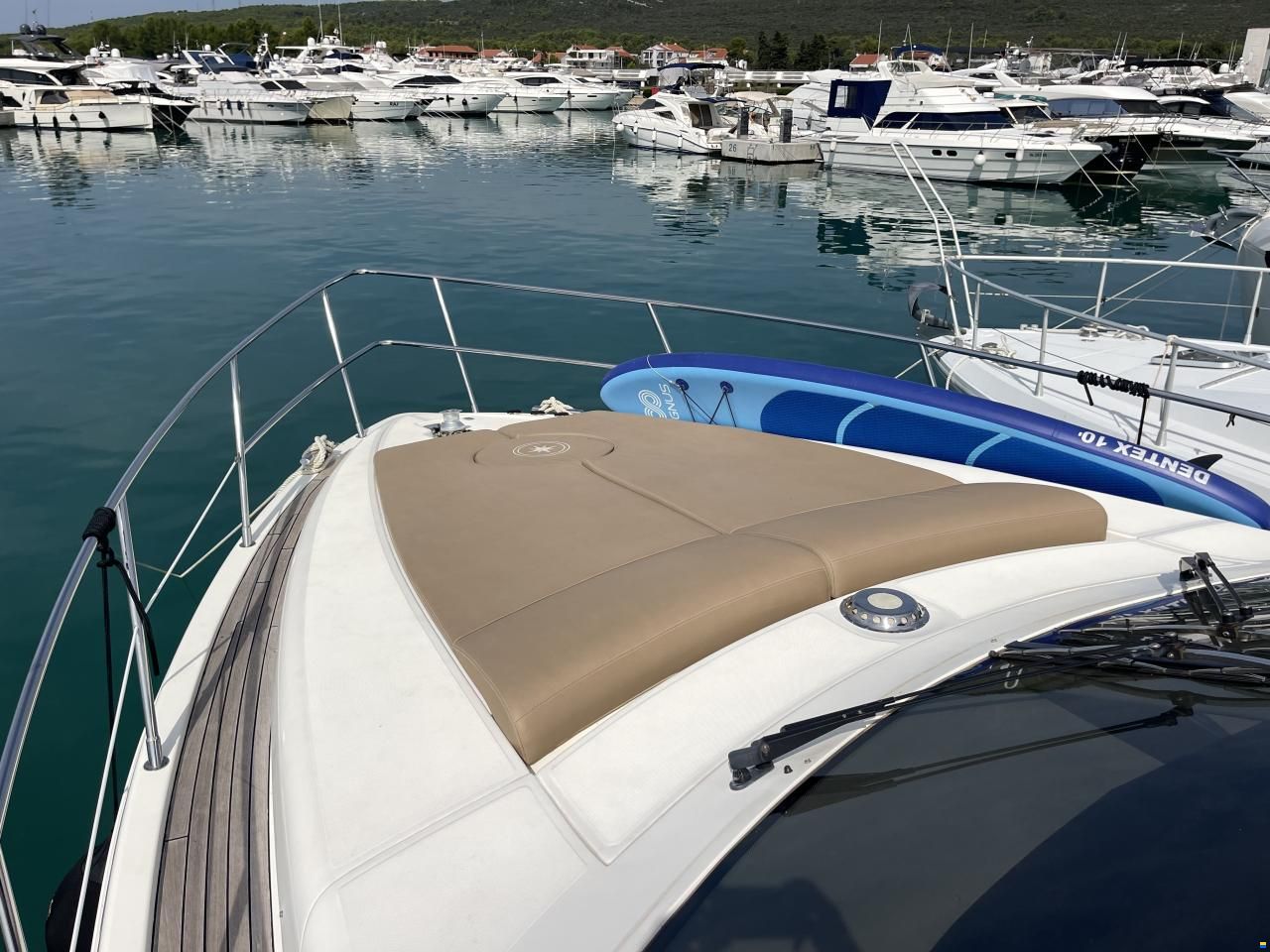 Azimut 46