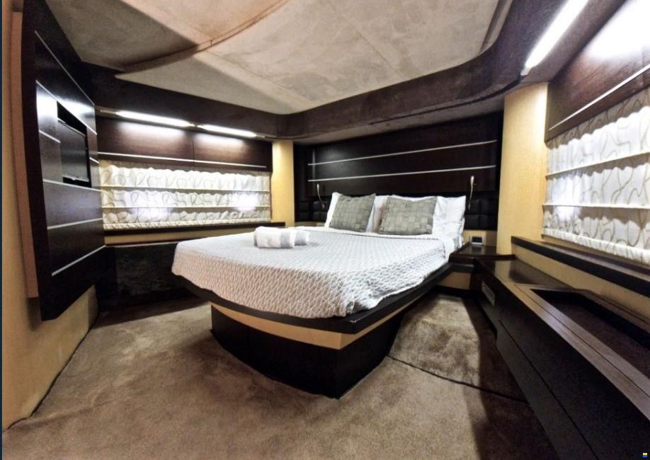 Azimut 86S