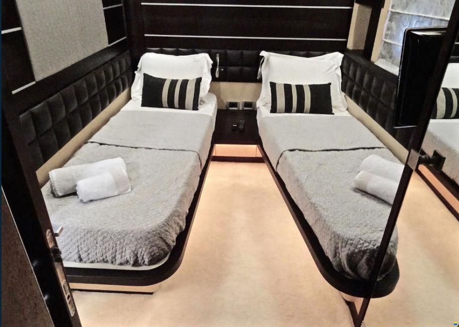 Azimut 86S