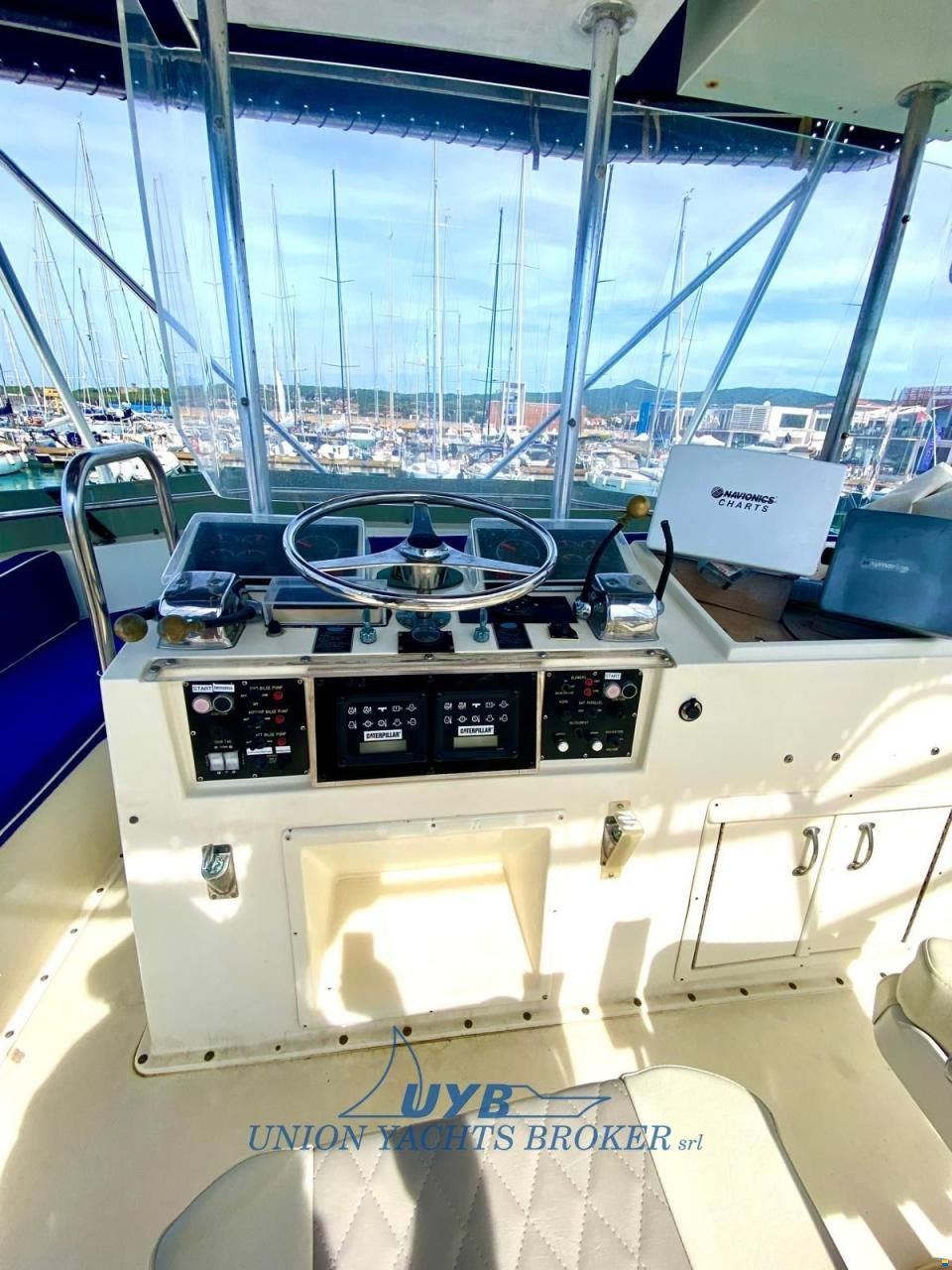 Hatteras 41 Convertible