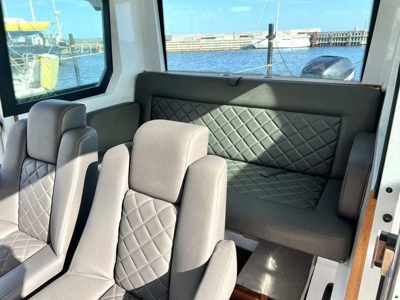 Axopar 28 Cabin