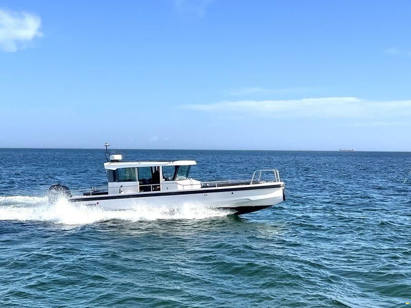 Axopar 28 Cabin