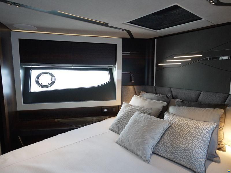 Sunseeker Predator 65