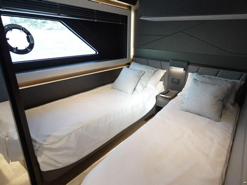 Sunseeker Predator 65