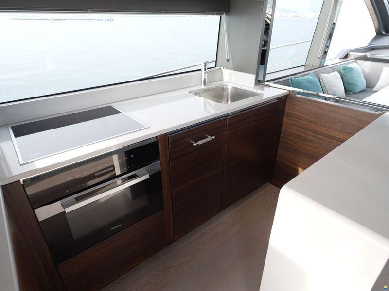 Sunseeker Predator 65