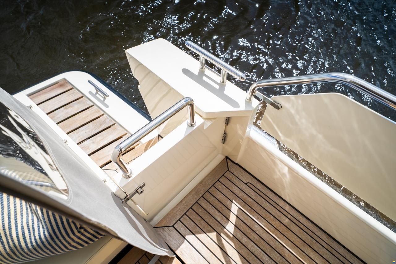 Linssen Grand Sturdy 470 Sedan Wheelhouse