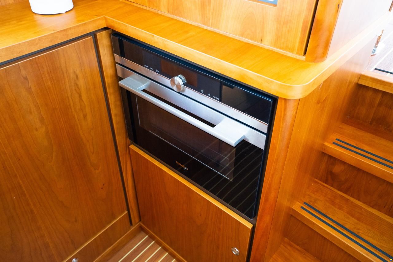 Linssen Grand Sturdy 470 Sedan Wheelhouse