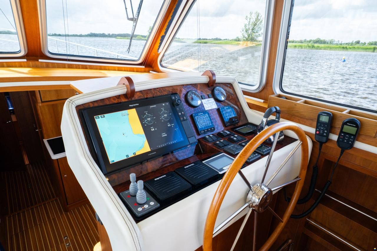 Linssen Grand Sturdy 470 Sedan Wheelhouse