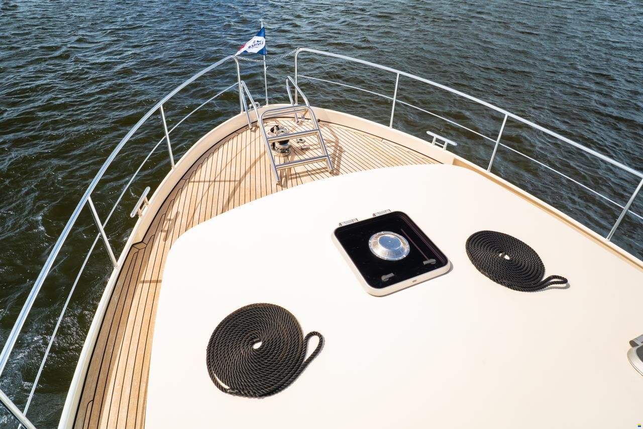 Linssen Grand Sturdy 470 Sedan Wheelhouse