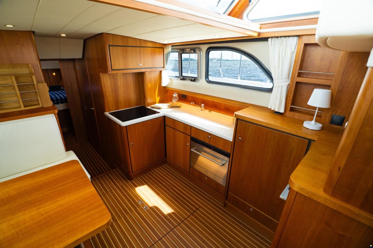 Linssen Grand Sturdy 470 Sedan Wheelhouse