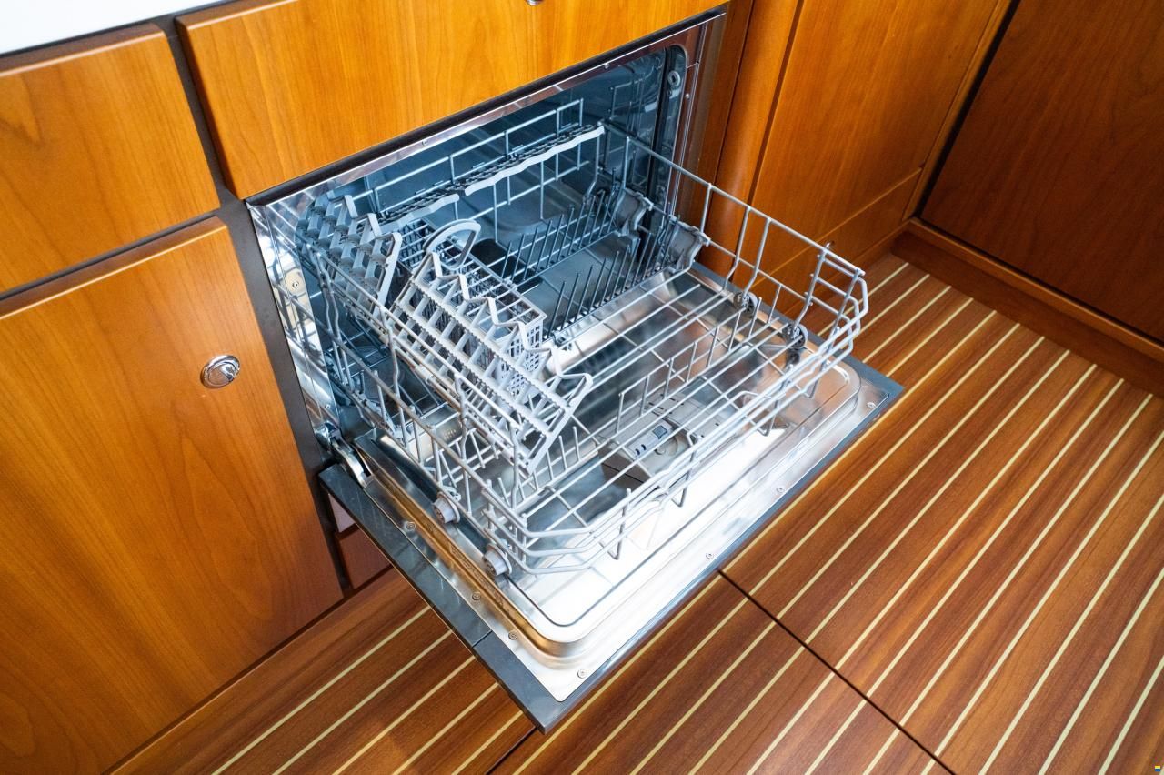 Linssen Grand Sturdy 470 Sedan Wheelhouse