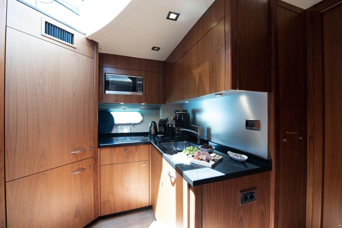 Sunseeker Predator 64
