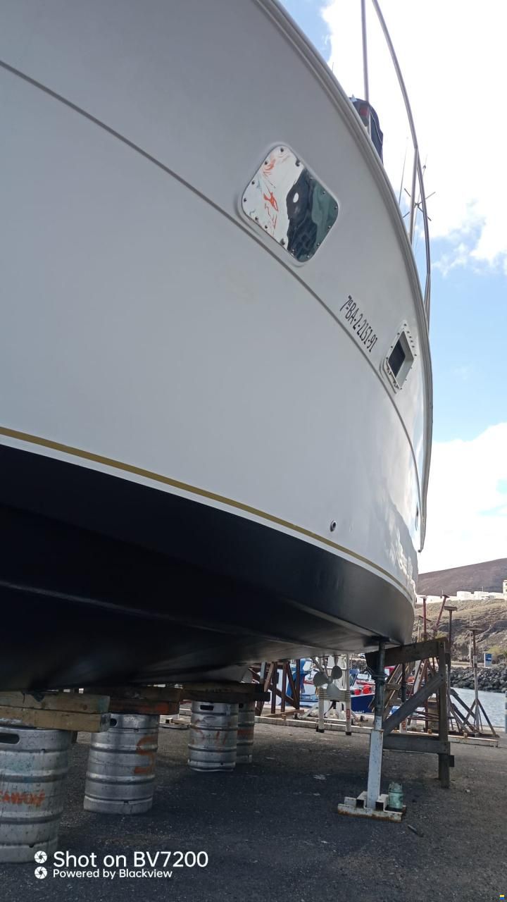 Carver 32 Convertible