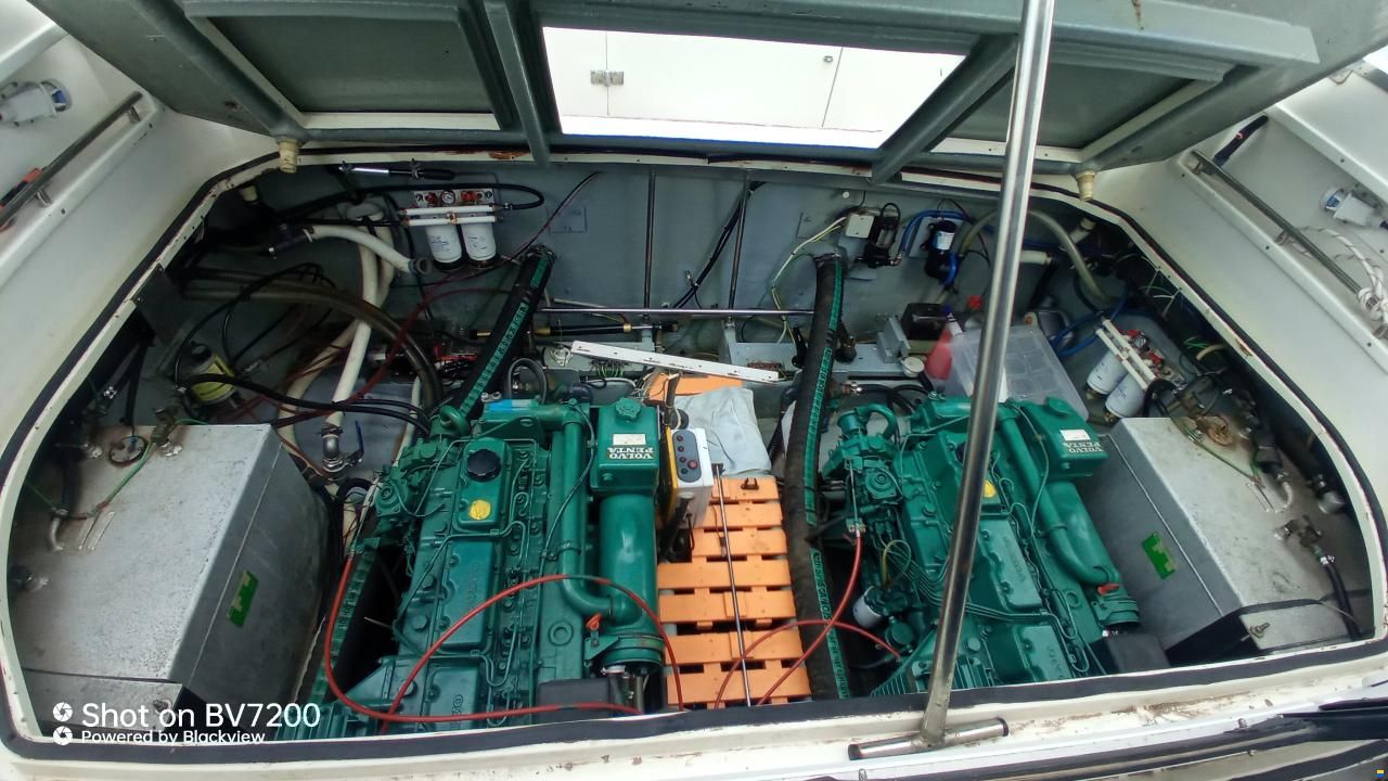 Carver 32 Convertible
