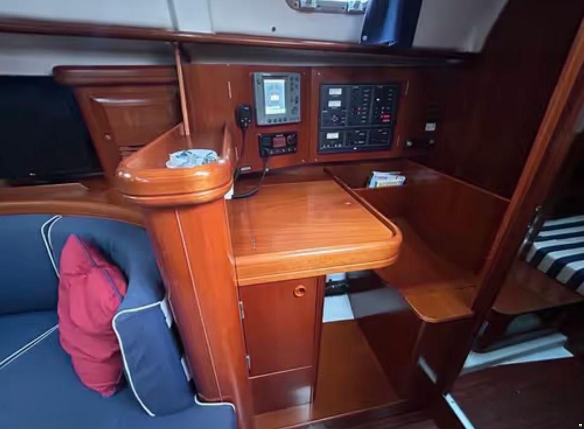 Beneteau Oceanis 41 in Valencia