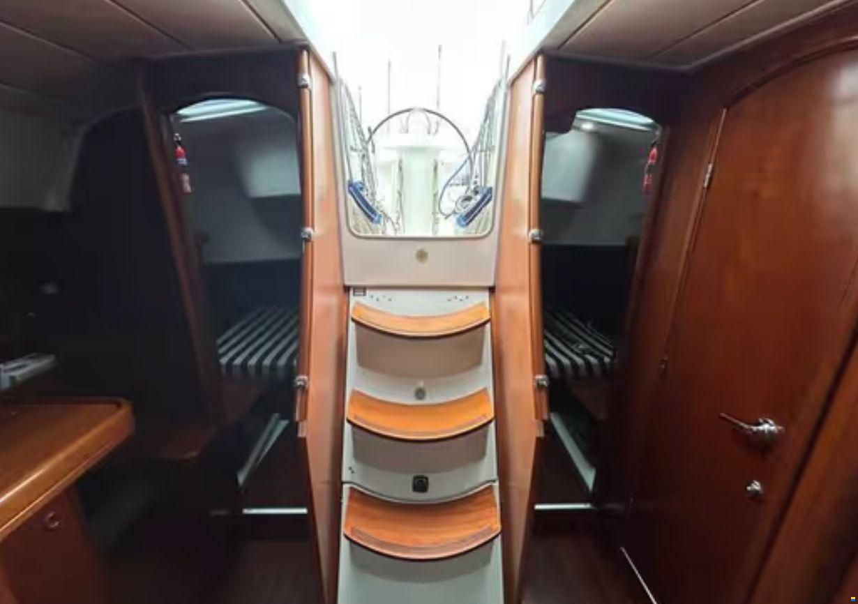 Beneteau Oceanis 41 in Valencia