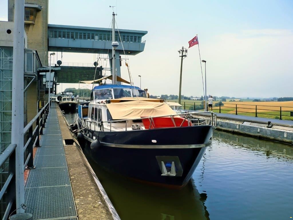 Monty Bank 43