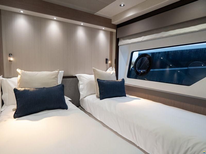 Sunseeker 76 Yacht