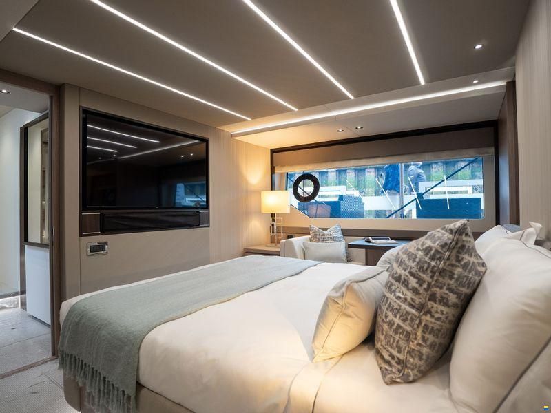 Sunseeker 76 Yacht