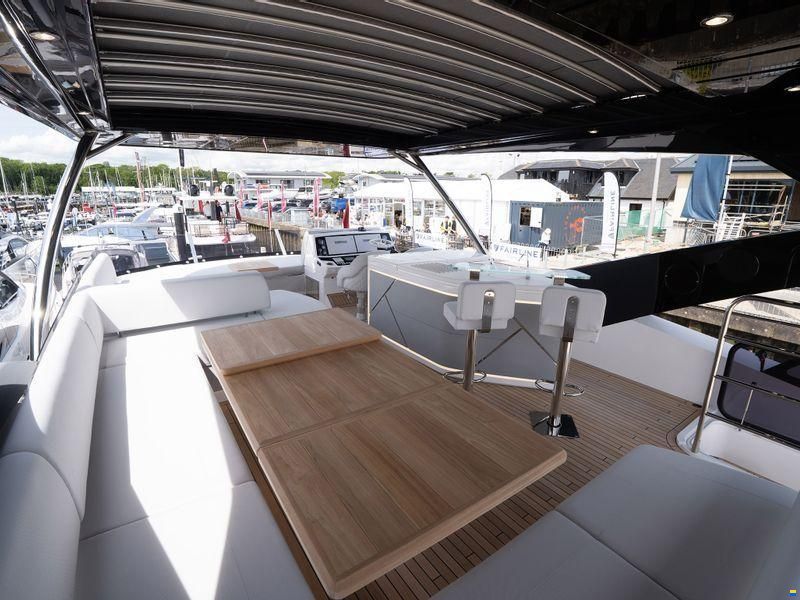 Sunseeker 76 Yacht