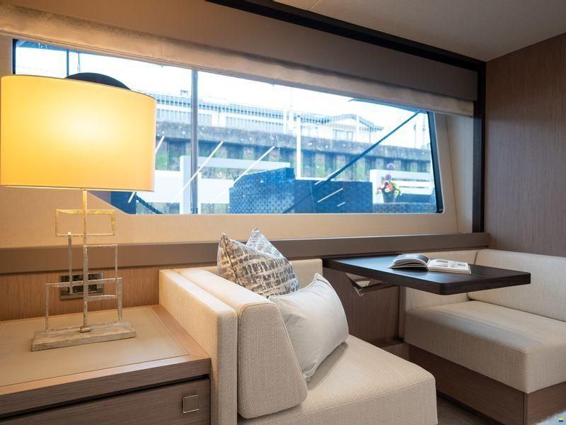 Sunseeker 76 Yacht