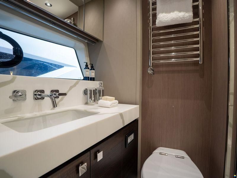 Sunseeker 76 Yacht