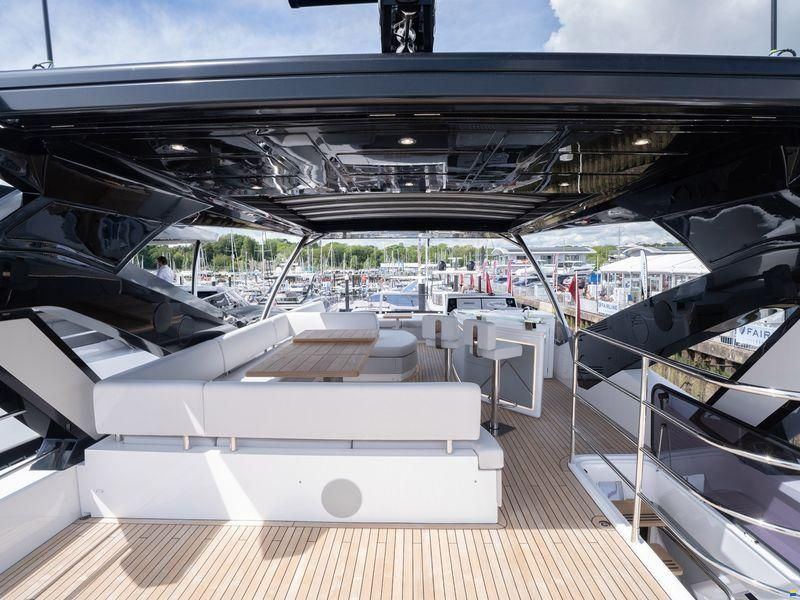 Sunseeker 76 Yacht