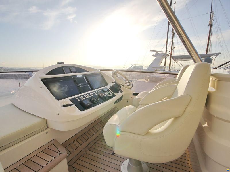 Sunseeker 75 Yacht
