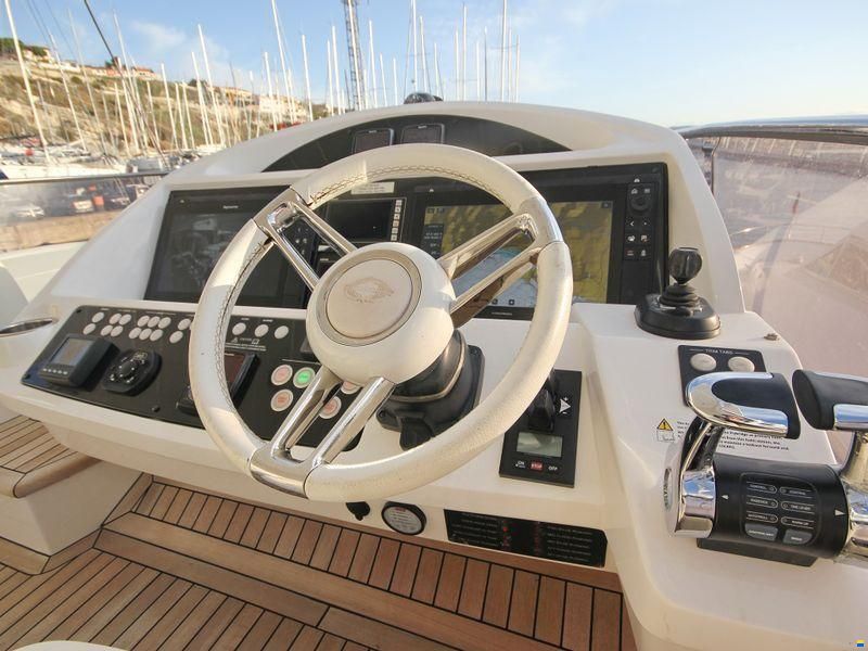 Sunseeker 75 Yacht