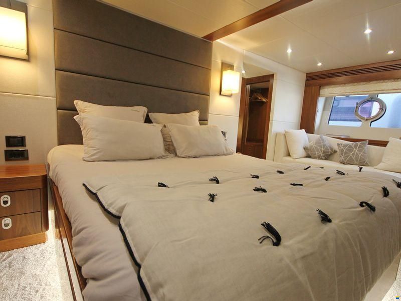 Sunseeker 75 Yacht