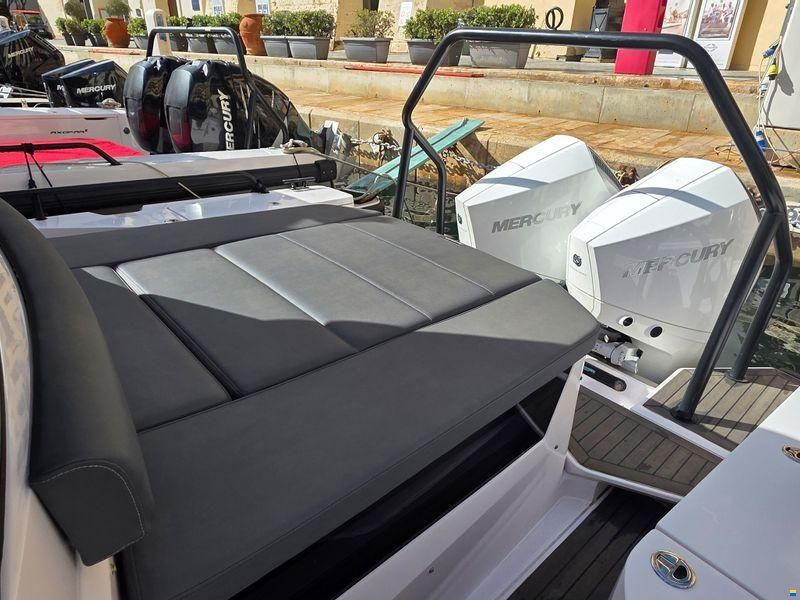 Axopar 28 Cabin