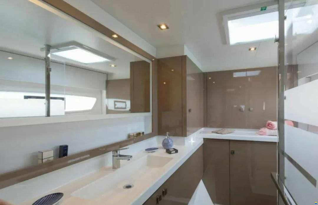 Fountaine Pajot ASTREA 42