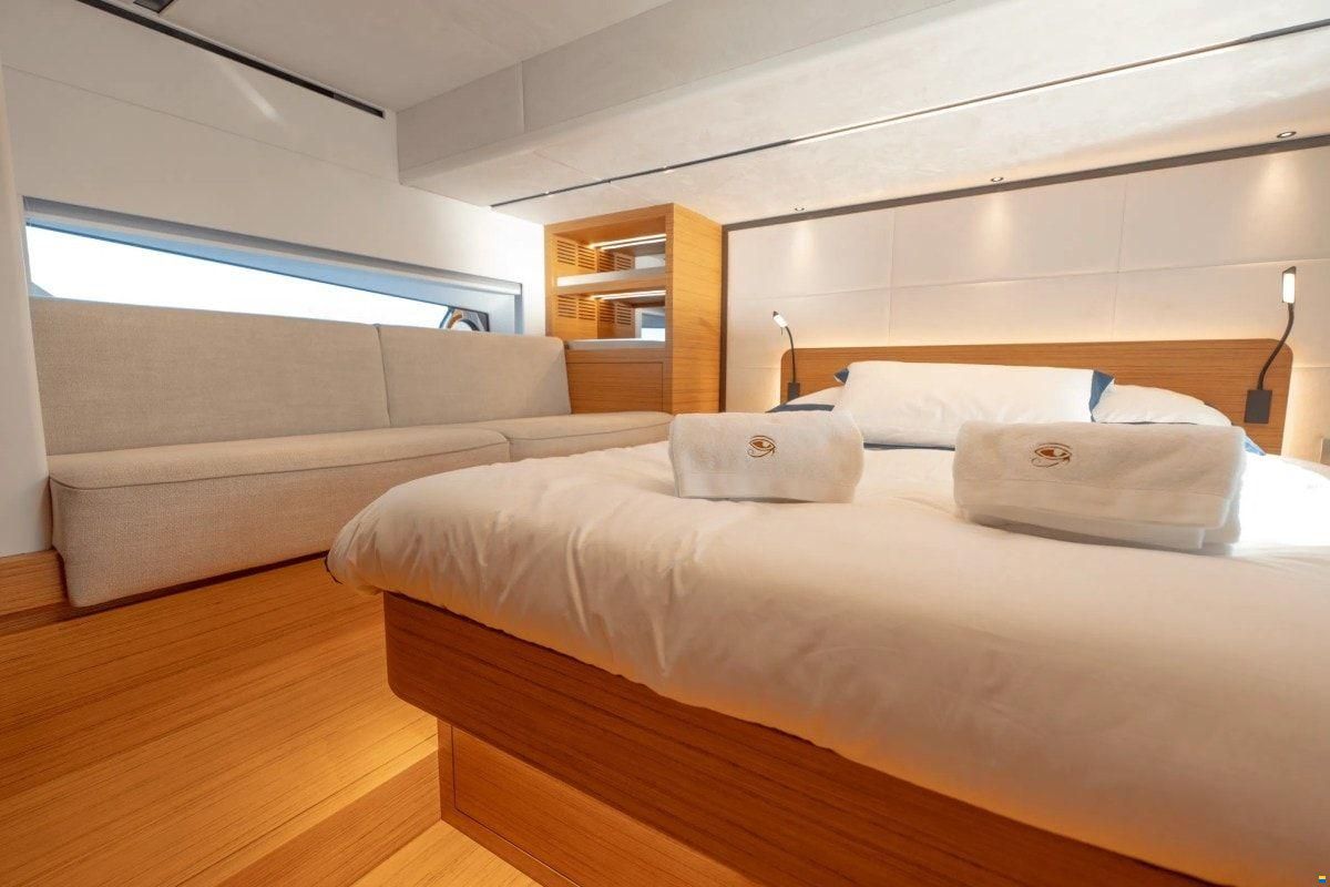 Solaris Yachts 52