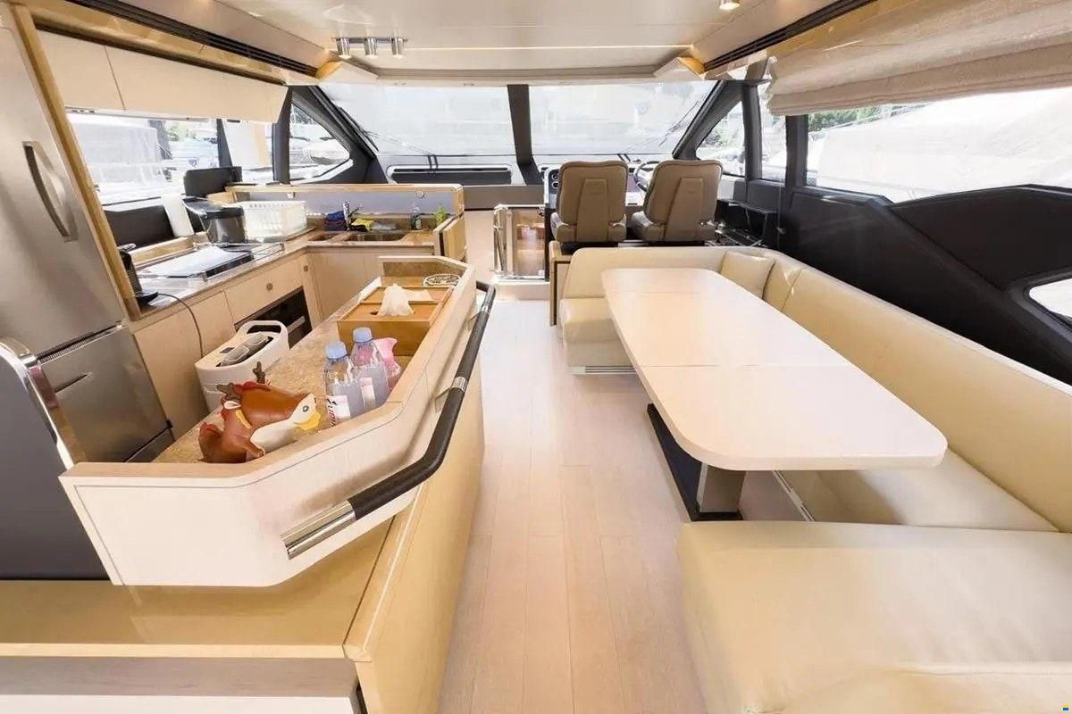 Azimut 66 Fly