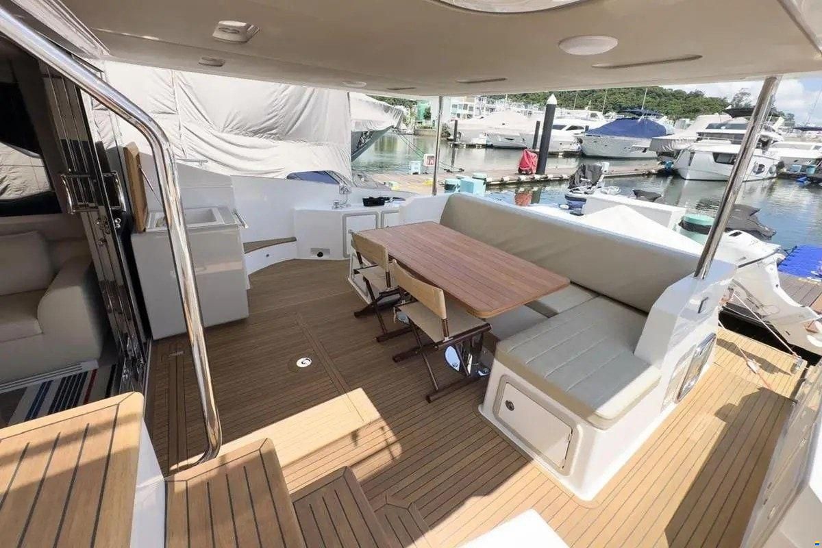 Azimut 66 Fly