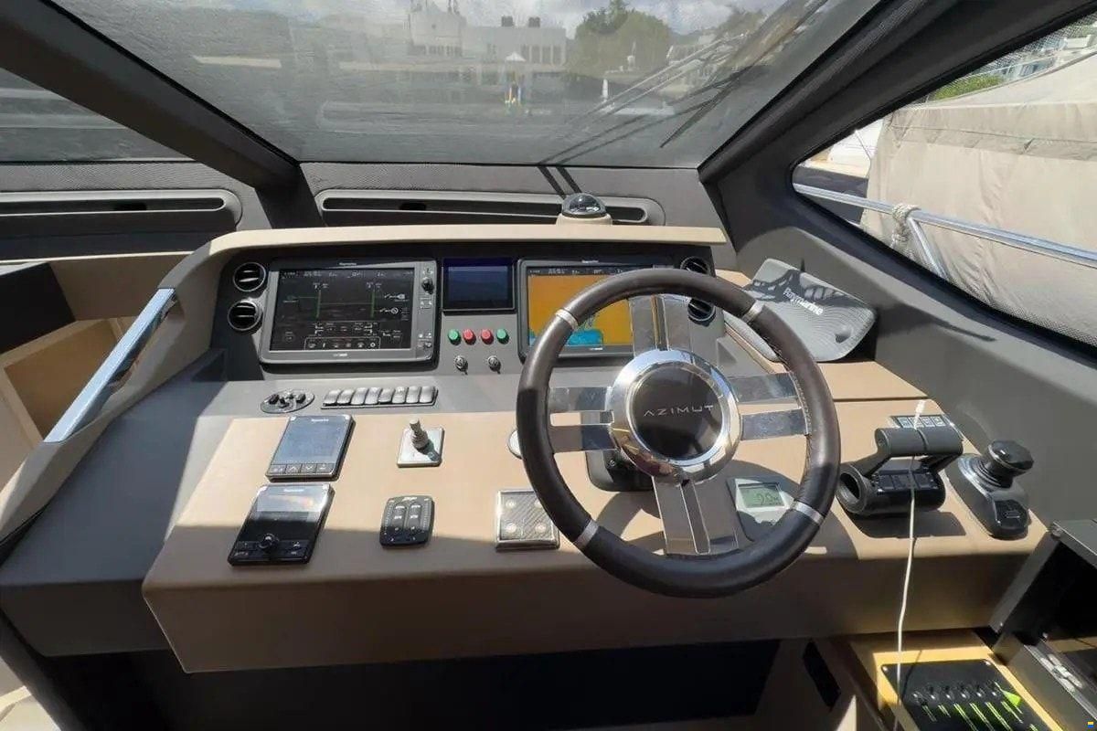 Azimut 66 Fly