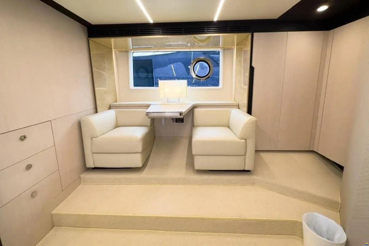 Azimut 66 Fly