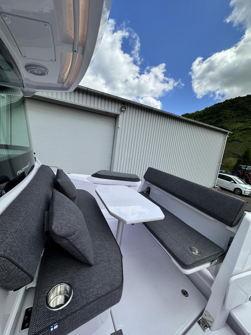 Axopar 29 Cross Cabin