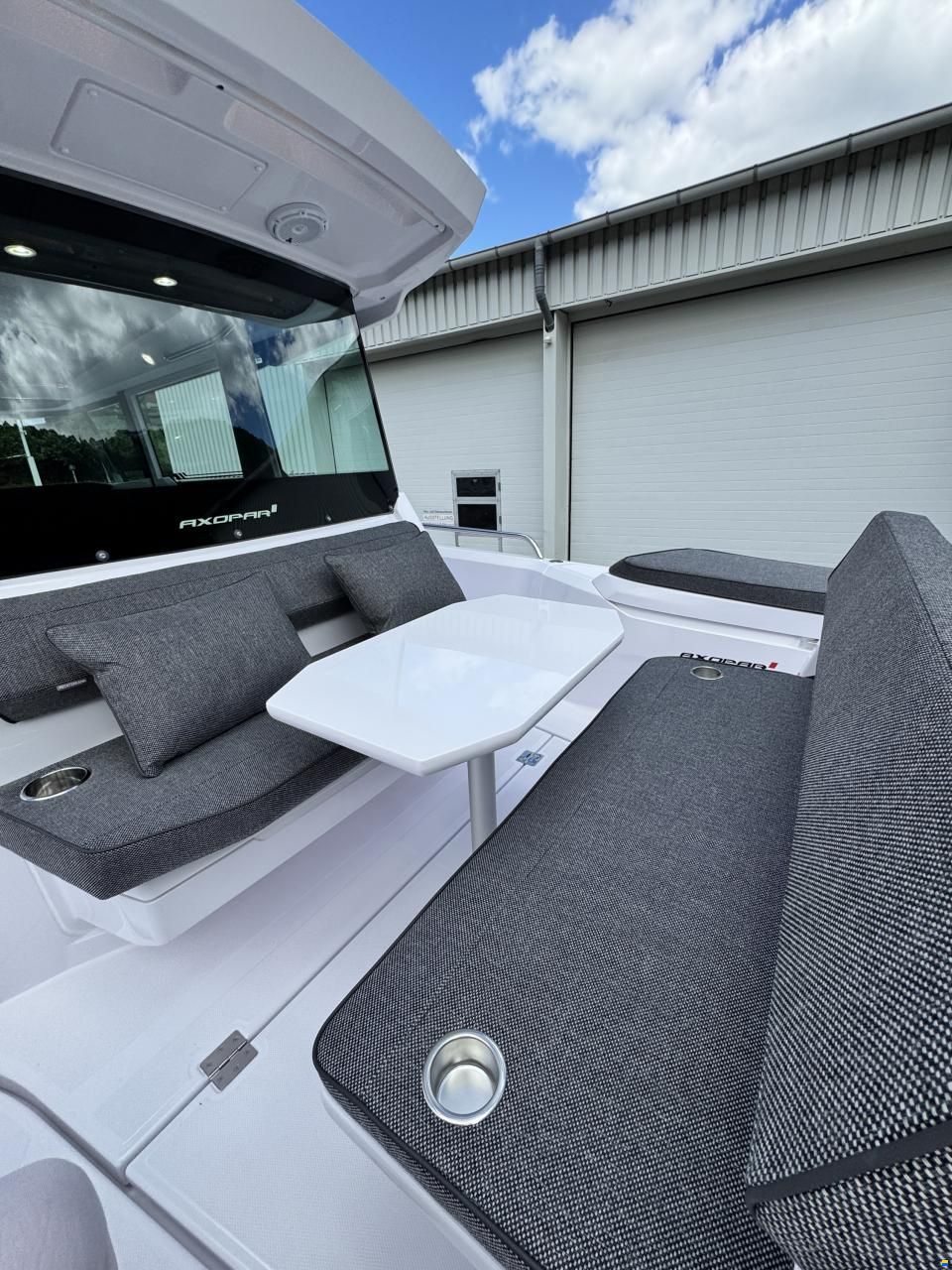 Axopar 29 Cross Cabin