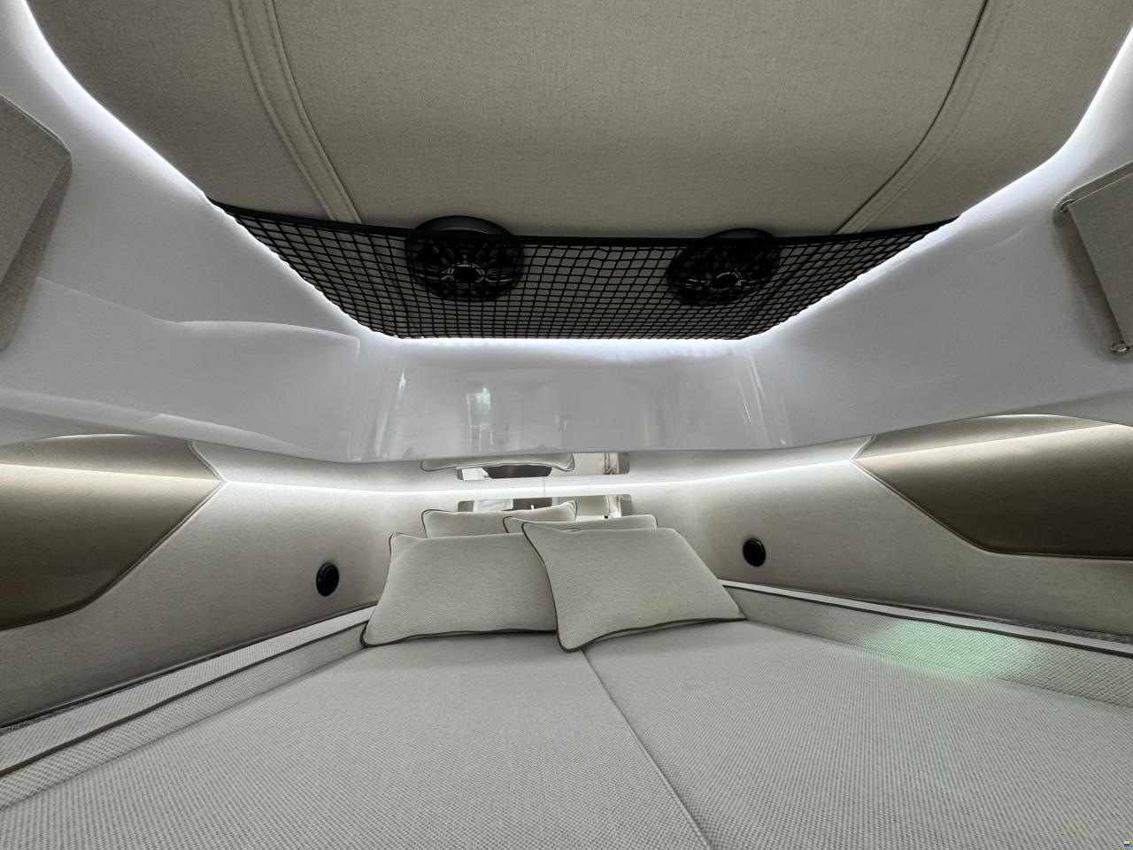 Axopar 37 XC Cross Cabin