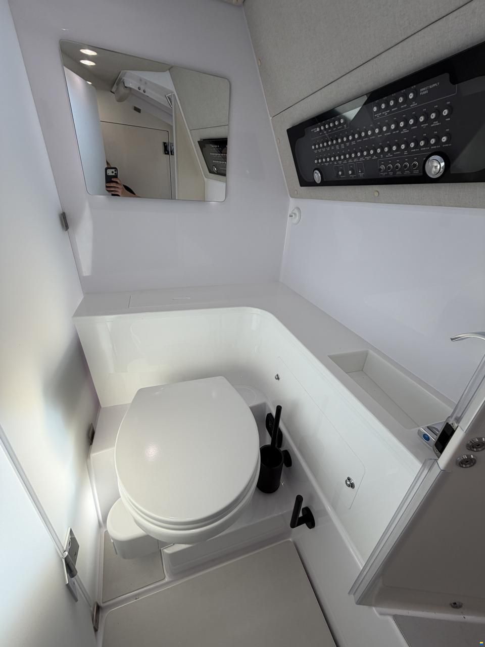 Axopar 37 Cross Cabin