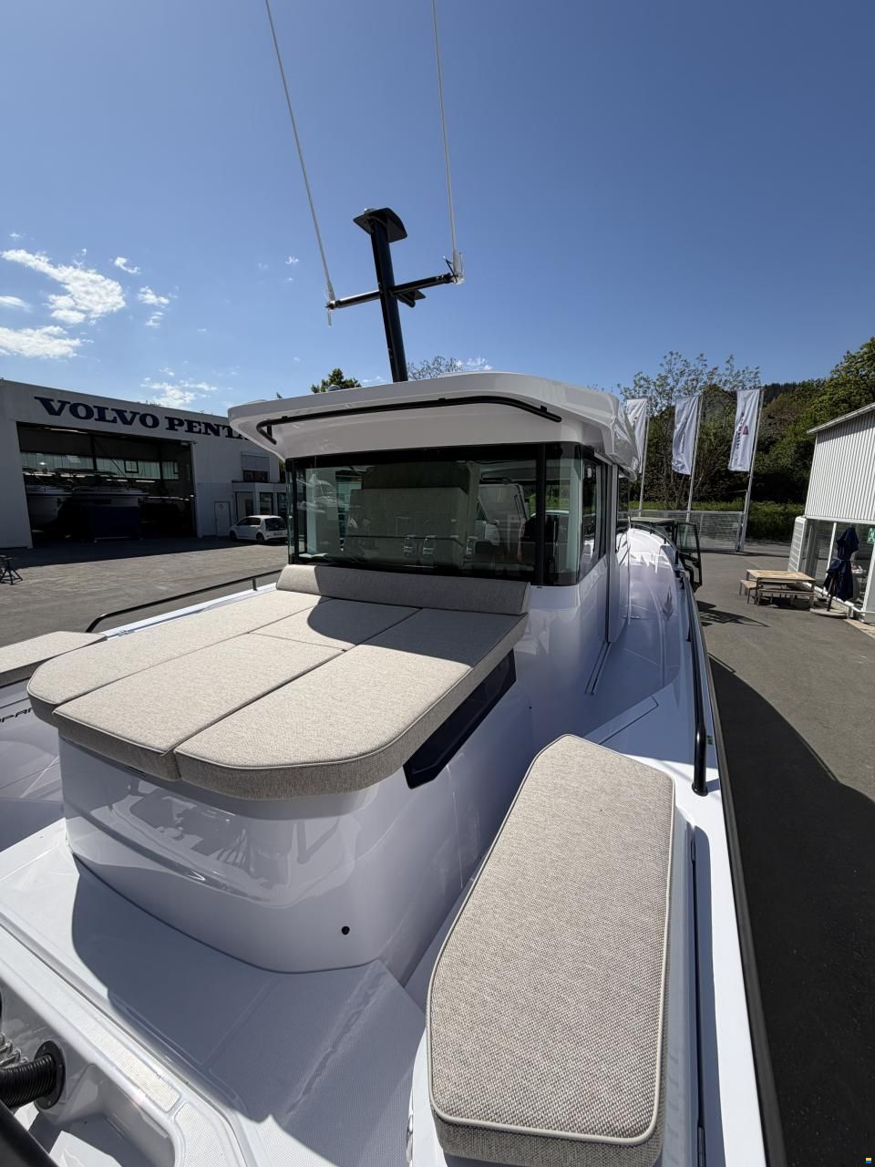 Axopar 37 Cross Cabin