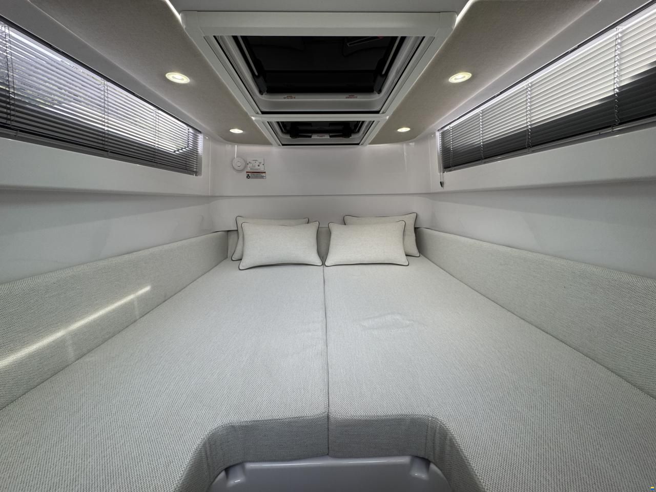 Axopar 37 XC Cross Cabin