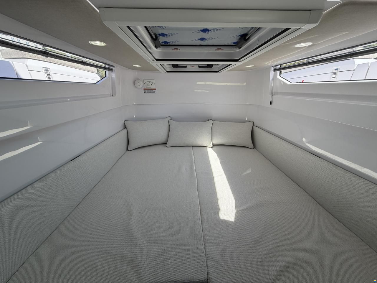 Axopar 37 Cross Cabin