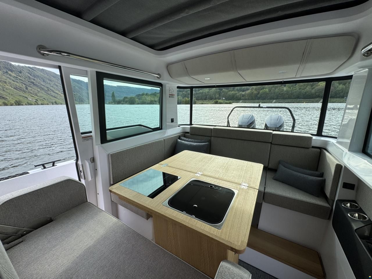 Axopar 37 XC Cross Cabin