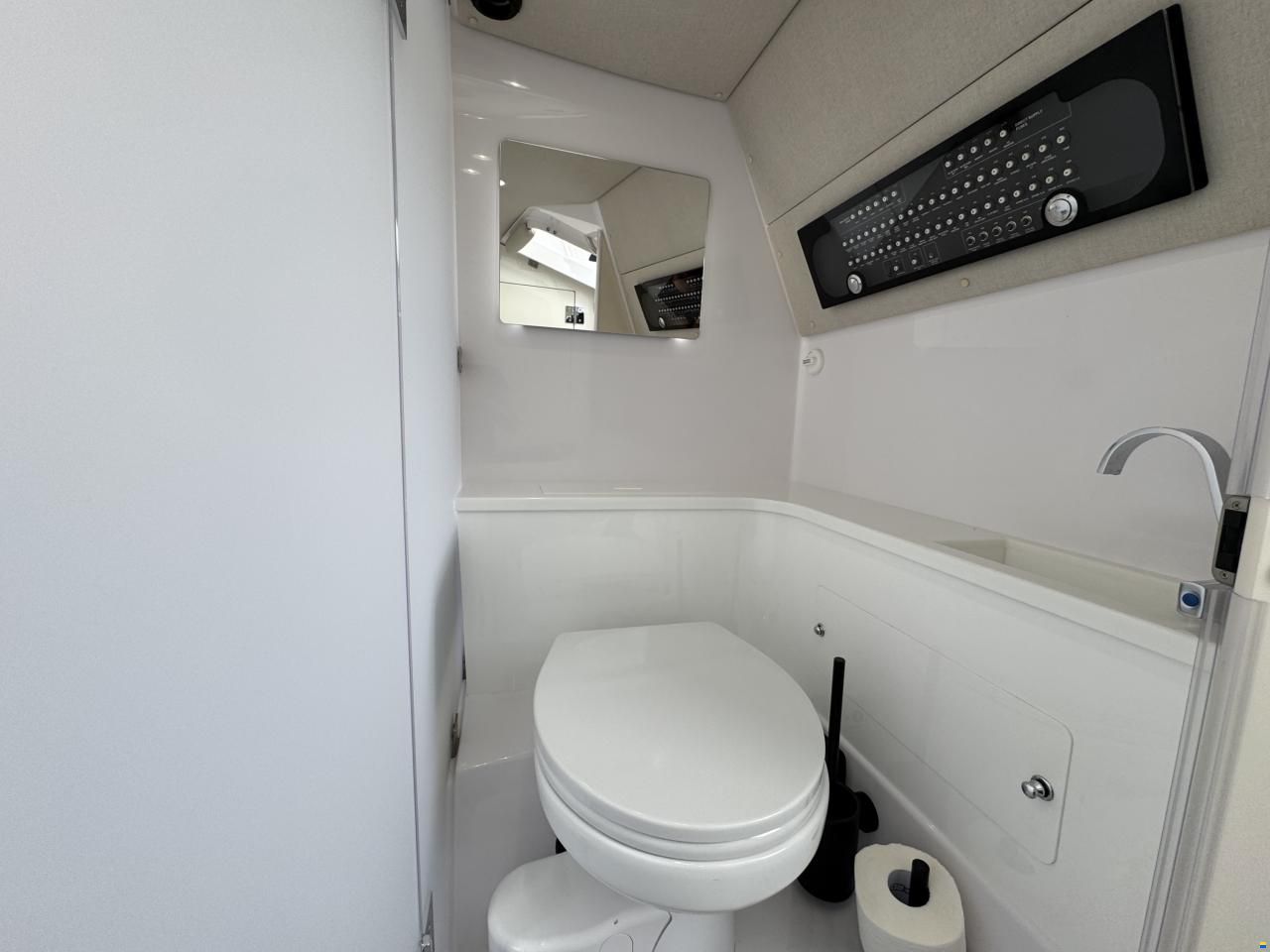 Axopar 37 XC Cross Cabin