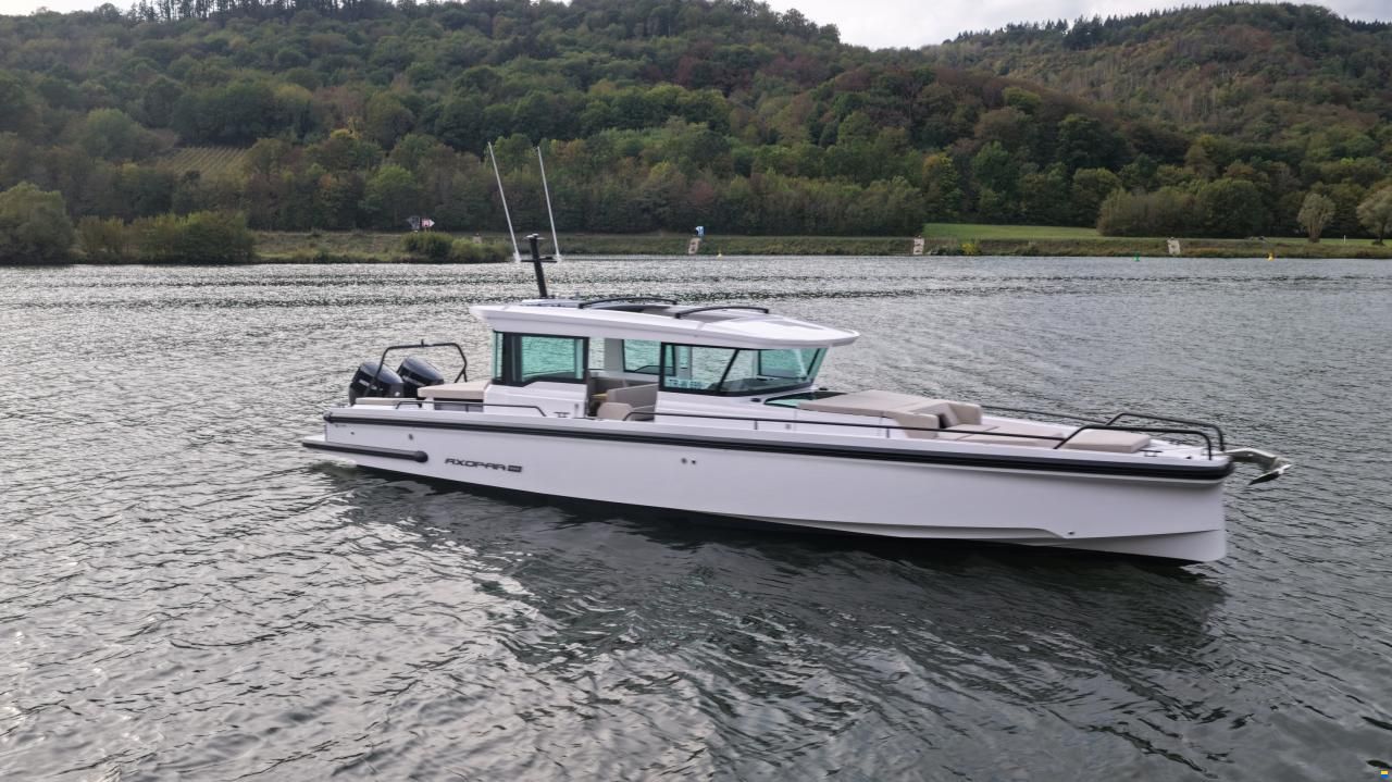 Axopar 37 XC Cross Cabin