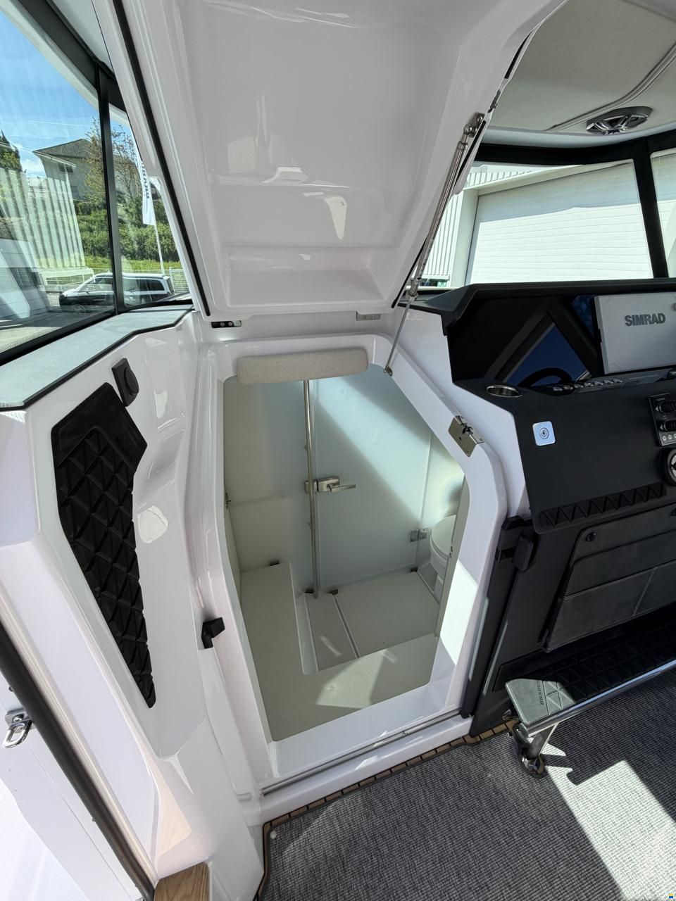 Axopar 37 Cross Cabin