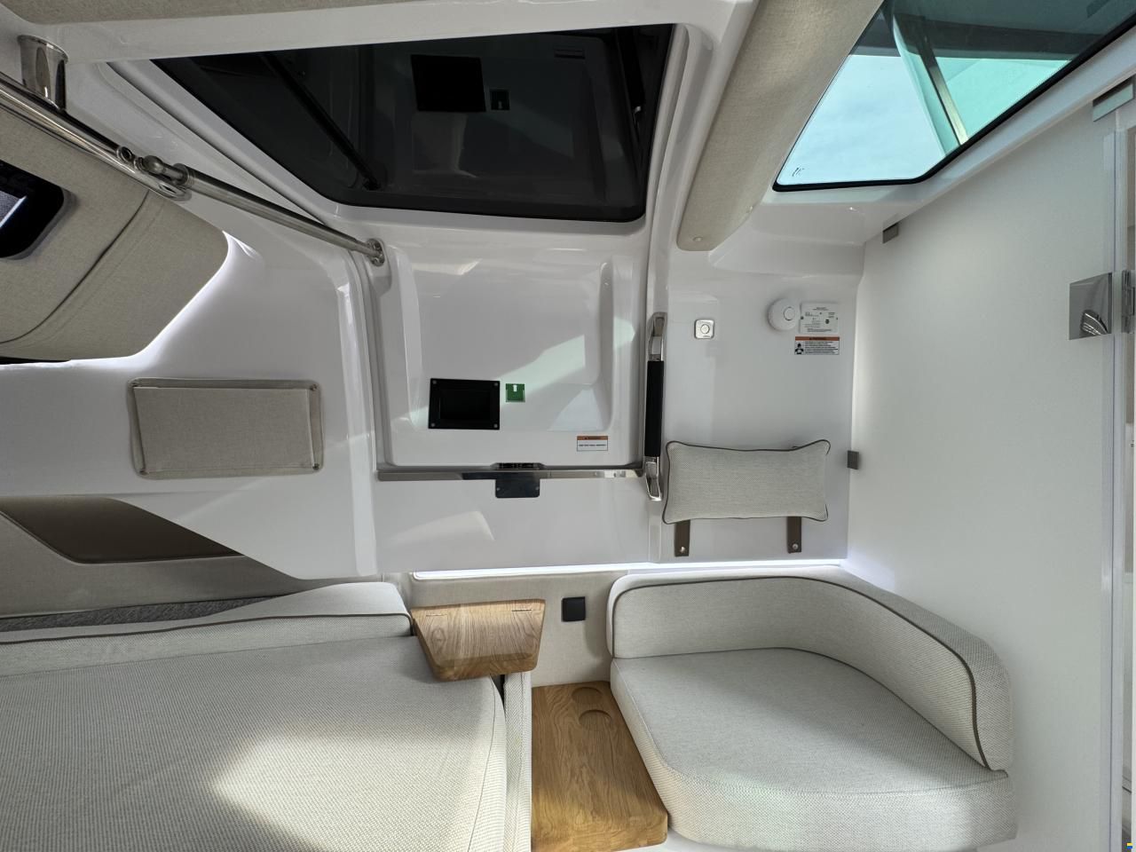 Axopar 37 XC Cross Cabin